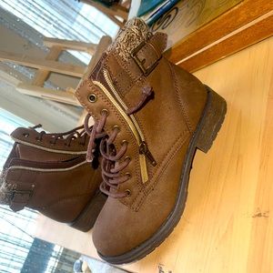 WOMENS BOOTS